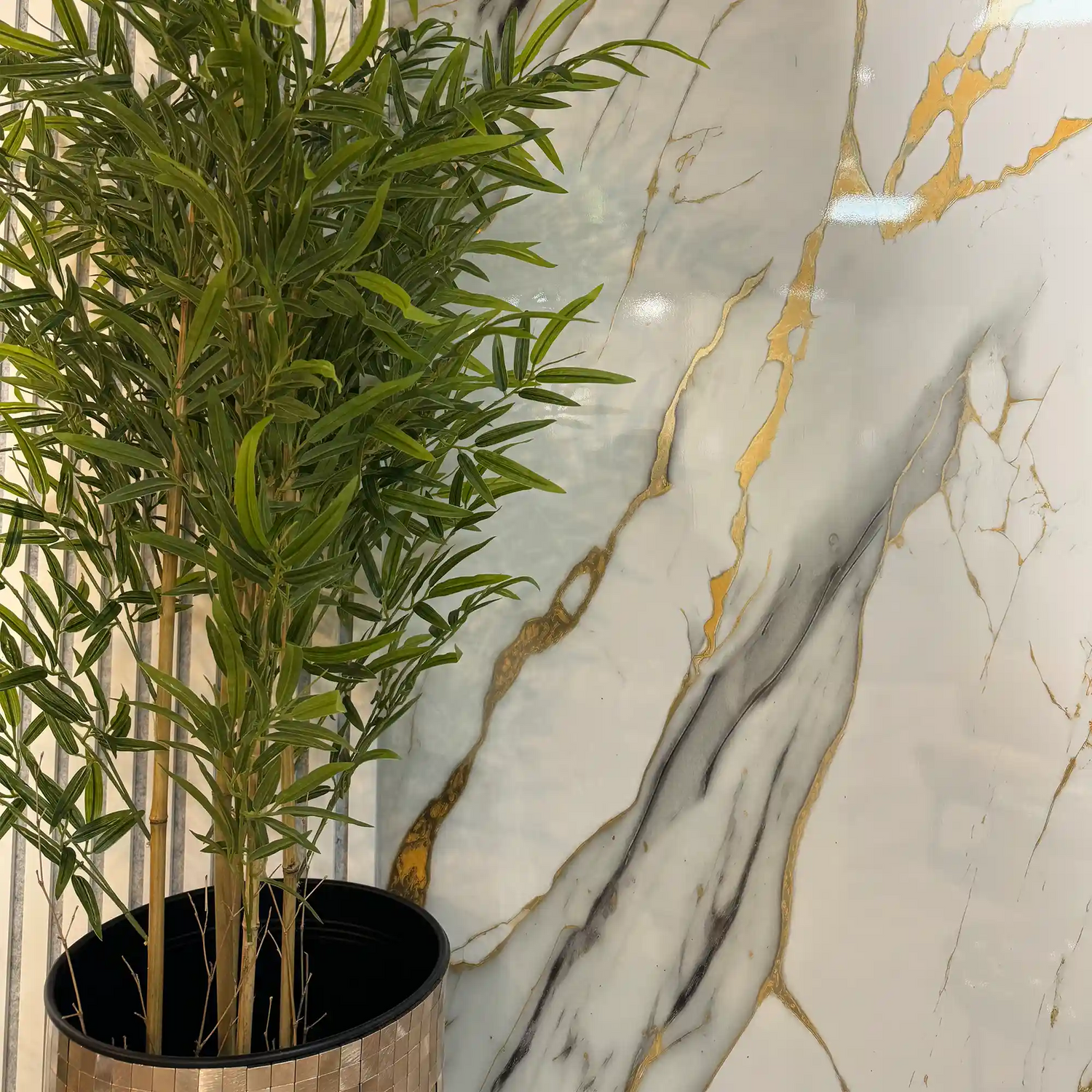&quot;Gouden wit&quot; - Marmeren wandpaneel 122x260cm